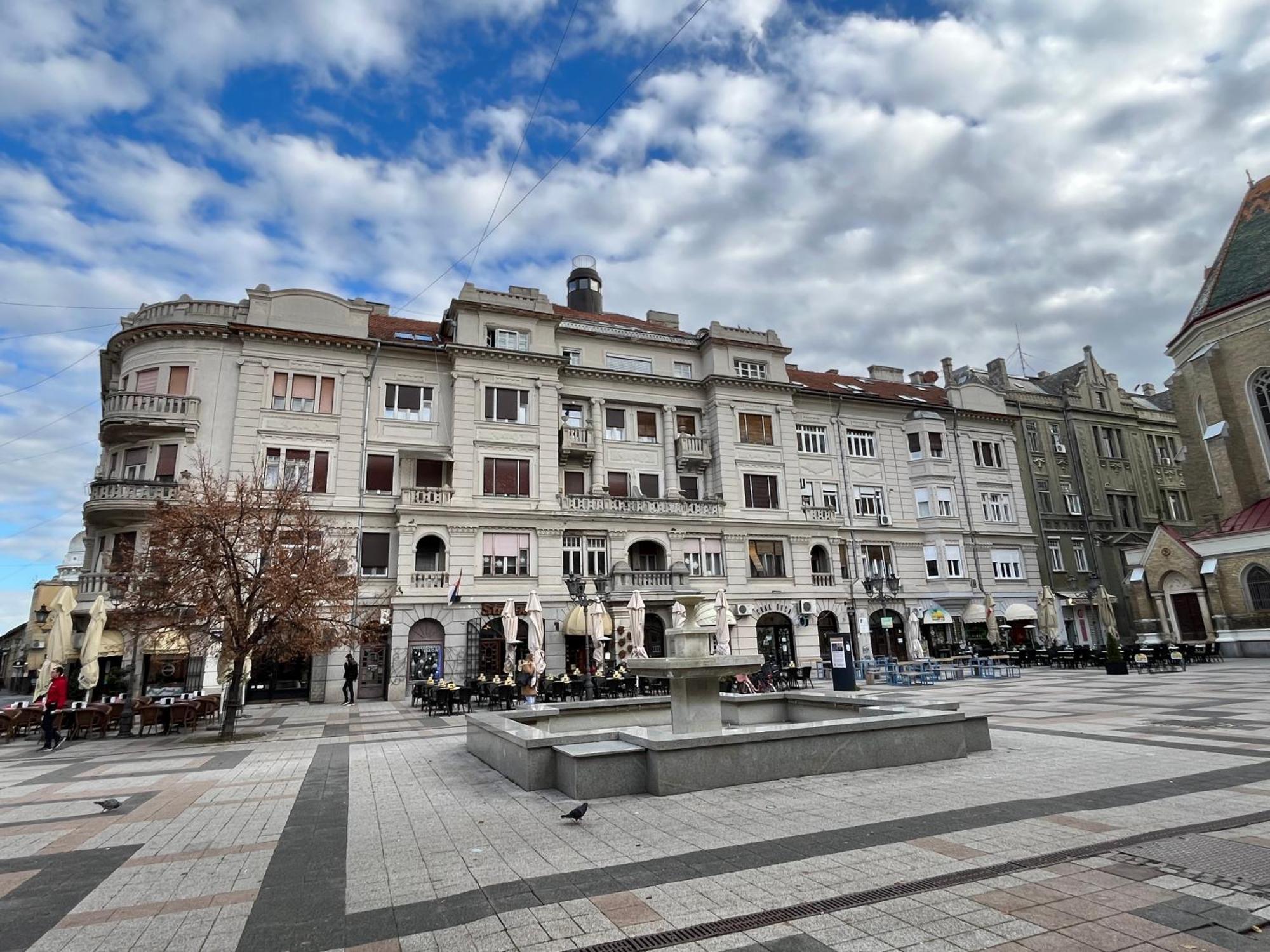 Porta Apartments Novi Sad Buitenkant foto